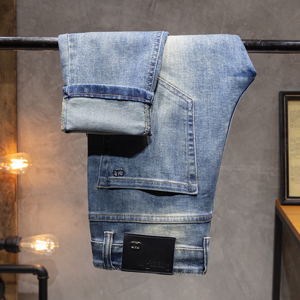 ブランドジーンズ正面デザイン